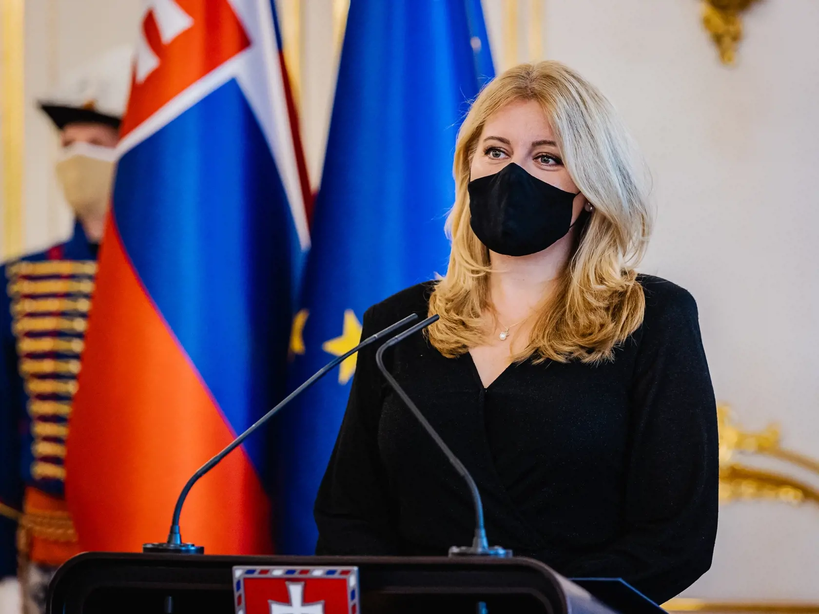 Prezidentka Zuzana Čaputová prijala olympionika Mateja Tótha pri príležitosti ukončenia jeho aktívnej športovej kariéry. Prijatia sa zúčastnil aj Tóthov tréner Matej Spišiak. Na snímke Zuzana Čaputová.