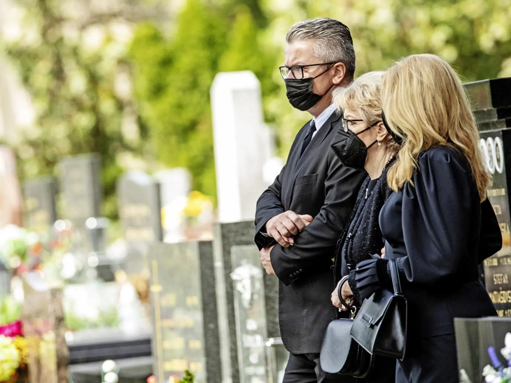 NAJBLIŽŠIA RODINA
Zuzana Čaputová s mamou
a bratom Danielom.
