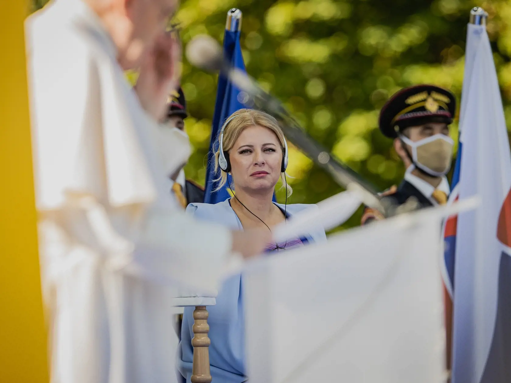 Pápež František sa v pondelok 13.9. 2021 zúčastnil oficiálneho prijatia u Prezidentky Slovenskej republiky Zuzany Čapautovej a následného stretnutia s osobnosťami politického, spoločonského aj kultúrnehon života v záhrade Prezidentského paláca. Na snímke Prezidentka Slovenskej republiky Zuzana Čaputová.