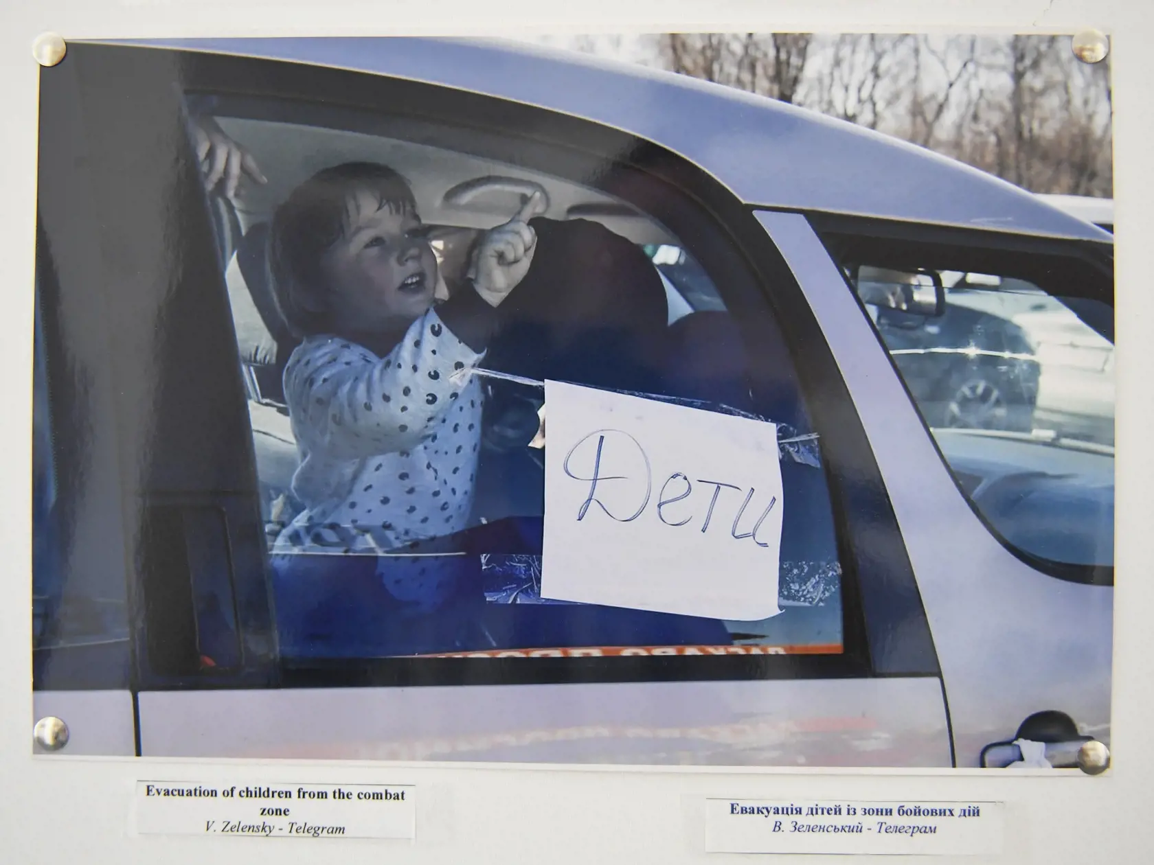 Na snímke mobilná výstava o 100 dňoch vojny Ruska proti Ukrajine s názvom Nepokorená Ukrajina v Kunsthalle v Košiciach 19. júla 2022. FOTO TASR – František Iván