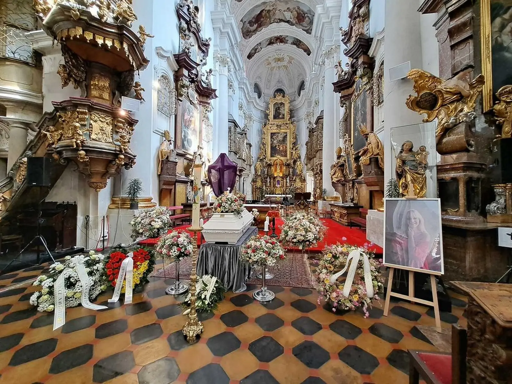 Posledná rozlúčka s Aničkou Slováčkovou.
