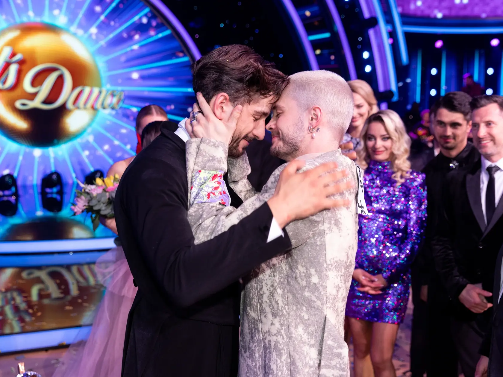 Takto Matyáš Adamec gratuloval víťazovi Let's Dance Jakubovi Jablonskému.