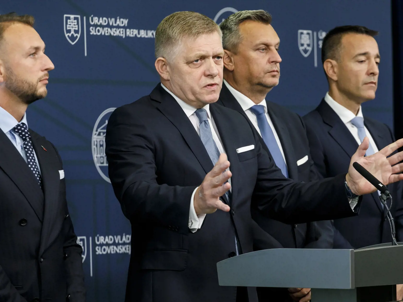 Na snímke zľava minister vnútra SR Matúš Šutaj Eštok (Hlas-SD), predseda vlády SR Robert Fico (Smer-SD), podpredseda NR SR Andrej Danko (SNS), minister školstva, výskumu, vývoja a mládeže SR Tomáš Drucker (Hlas-SD) počas tlačovej konferencie na tému Konsolidácia verejných financií - splácanie účtu za bývalú vládu.  V Bratislave, 17. septembra 2024. FOTO TASR - Dano Veselský