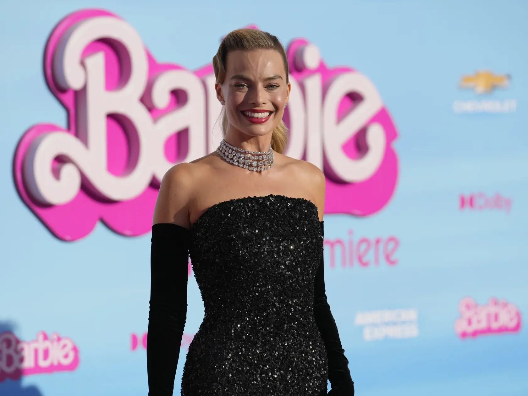EBE 33 Los Angeles - Na snímke austrálska herečka Margot Robbie (postava Barbie) prichádza na premiéru komediálneho filmu Barbie v Shrine Auditorium v Los Angeles v noci na 10. júla 2023. FOTO TASR/AP


Margot Robbie arrives at the premiere of "Barbie" on Sunday, July 9, 2023, at The Shrine Auditorium in Los Angeles. (AP Photo/Chris Pizzello)