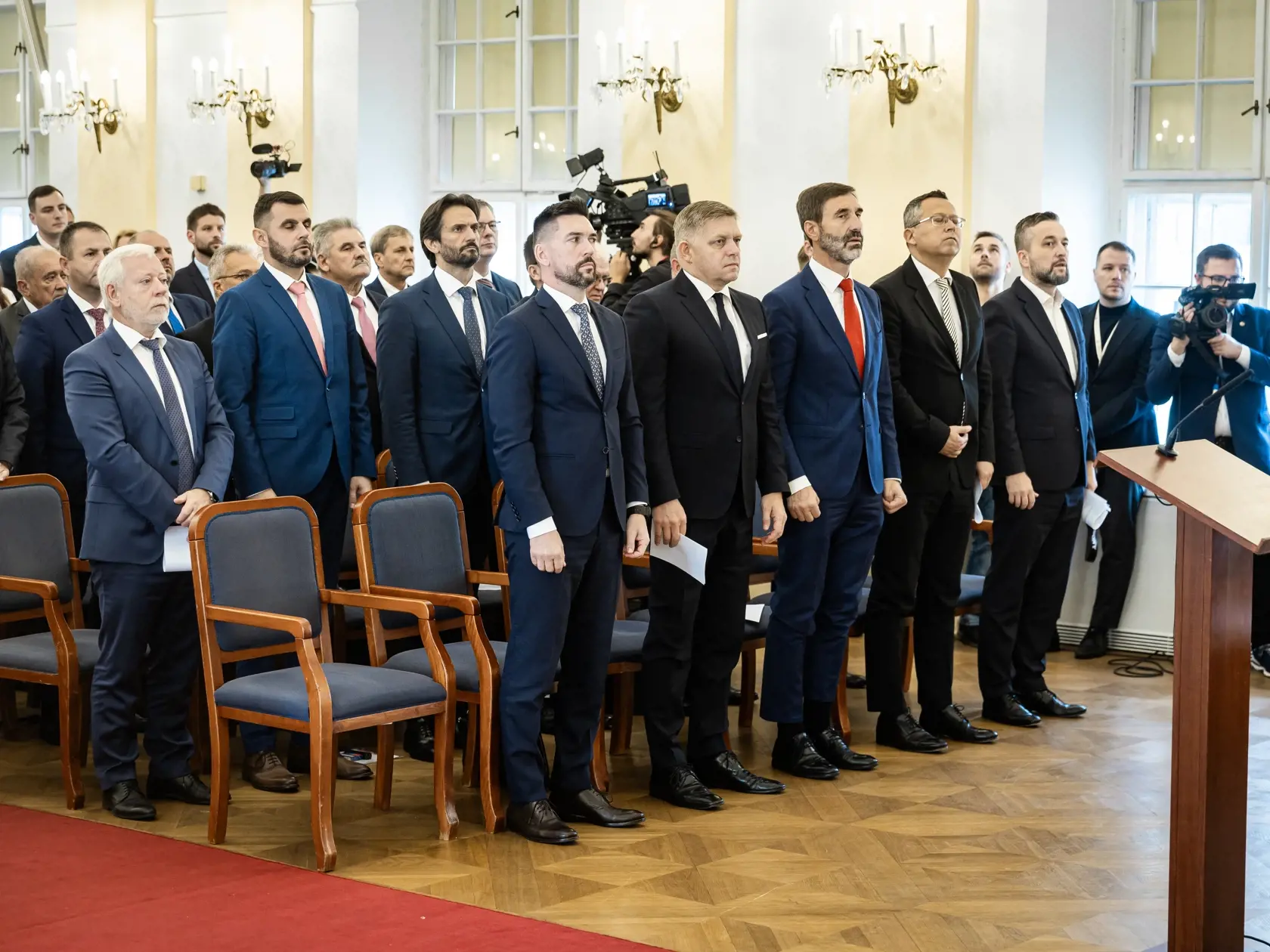 Slávnostné odovzdávanie osvedčení poslancom Národnej rady SR v Bratislave. Na snímke Richard Takáč, Robert Fico, Juraj Blanár, Ladislav Kamenický a Ľuboš Bláha.