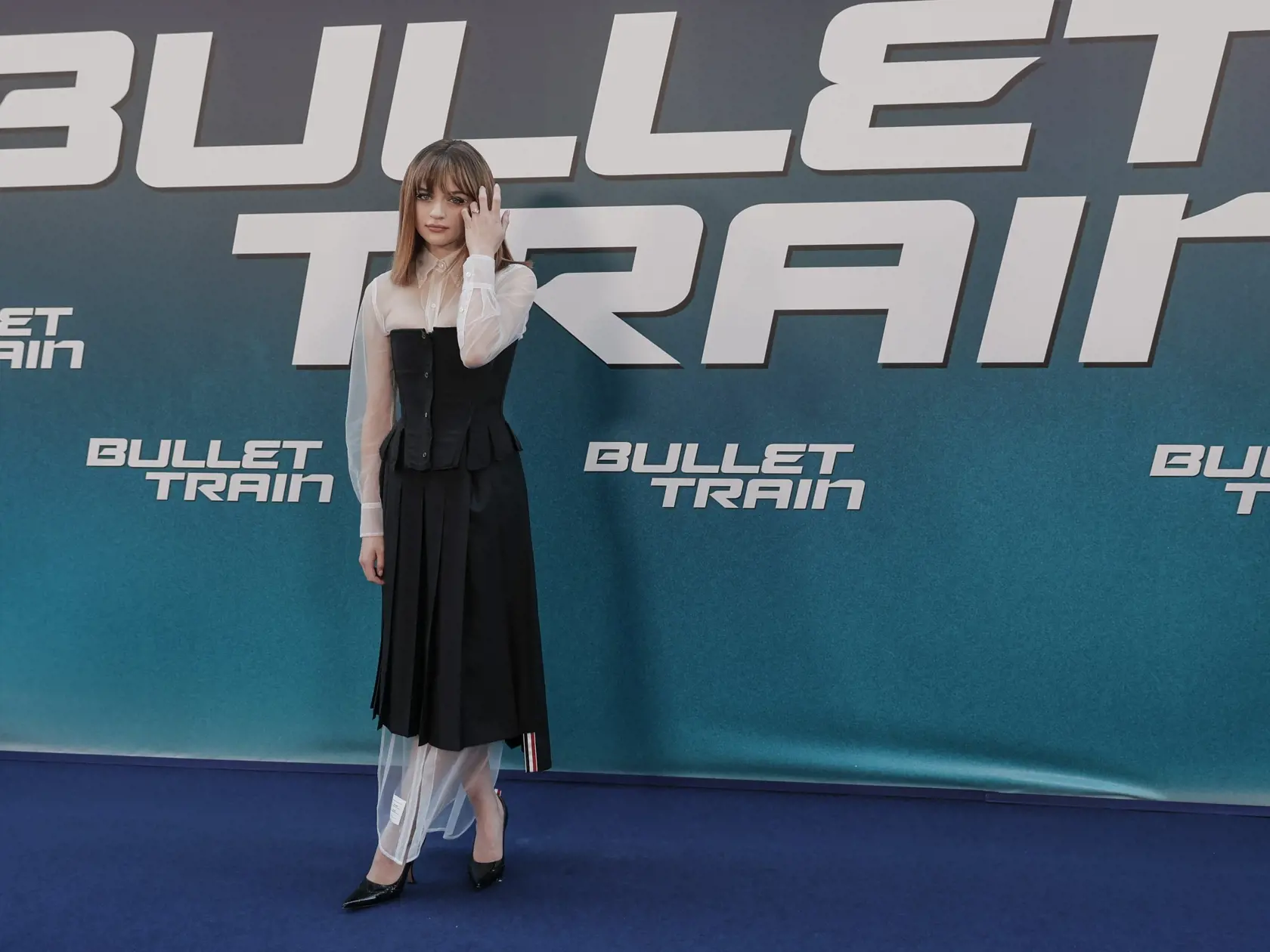 EBE 16 Paríž - Na snímke americká herečka Joey Kingová (vo filme Princezná, britská vrahyňa) prichádza na premiéru americkej akčnej komédie Bullet Train na motívy japonského románu Maria Beetle autora Kotaro Isaka v Paríži 18. Júla 2022. FOTO TASR/AP

Joey King arrives for the premiere of the film 'Bullet Train' in Paris, Monday, July 18, 2022. (AP Photo/Lewis Joly)