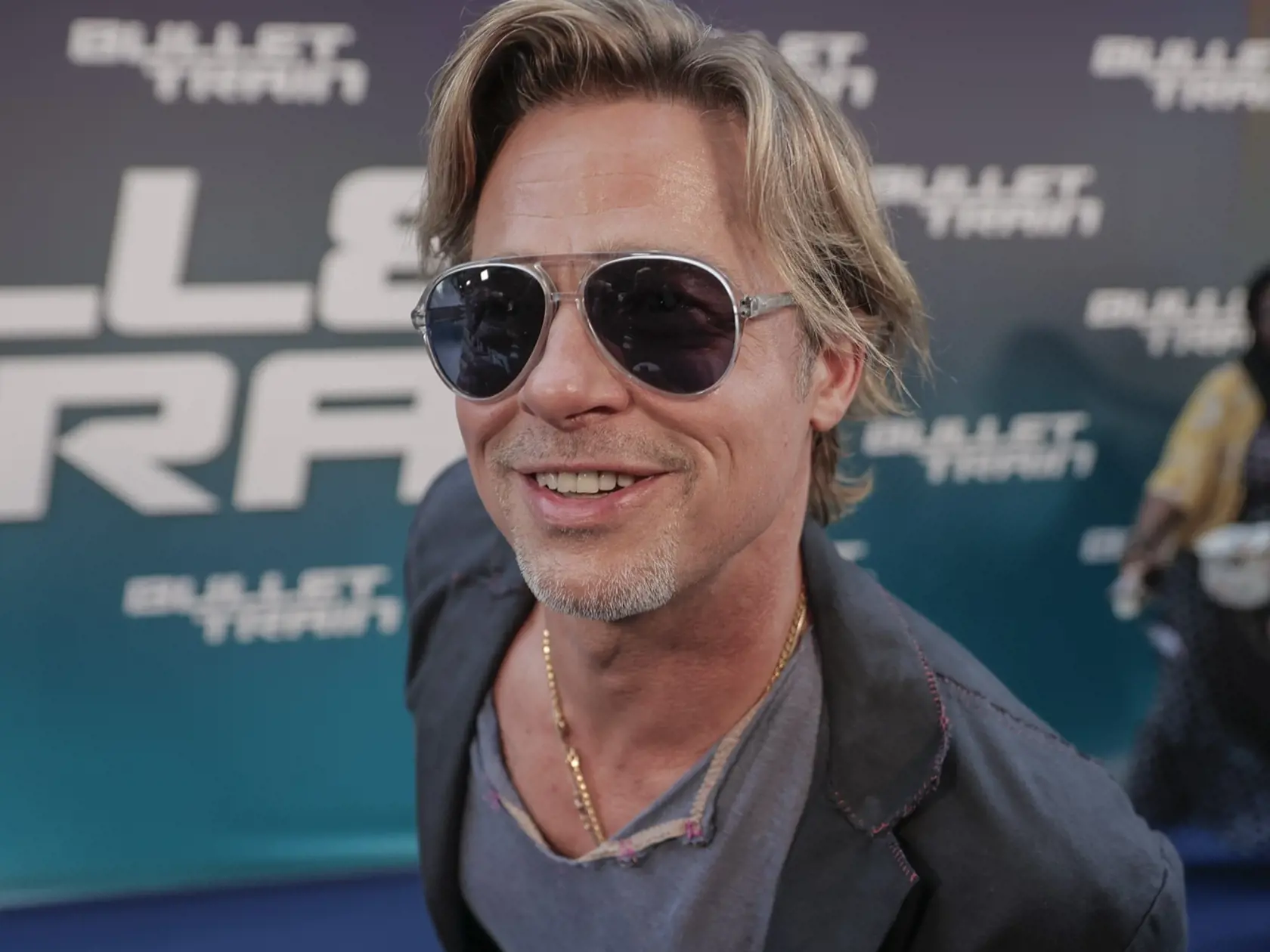 EBE 12 Paríž - Na snímke americký herec Brad Pitt (vo filme Ladybug, americký zabijak) prichádza na premiéru americkej akčnej komédie Bullet Train na motívy japonského románu Maria Beetle autora Kotaro Isaka v Paríži 18. Júla 2022. FOTO TASR/AP

Brad Pitt arrives for the premiere of the film 'Bullet Train' in Paris, Monday, July 18, 2022. (AP Photo/Lewis Joly)