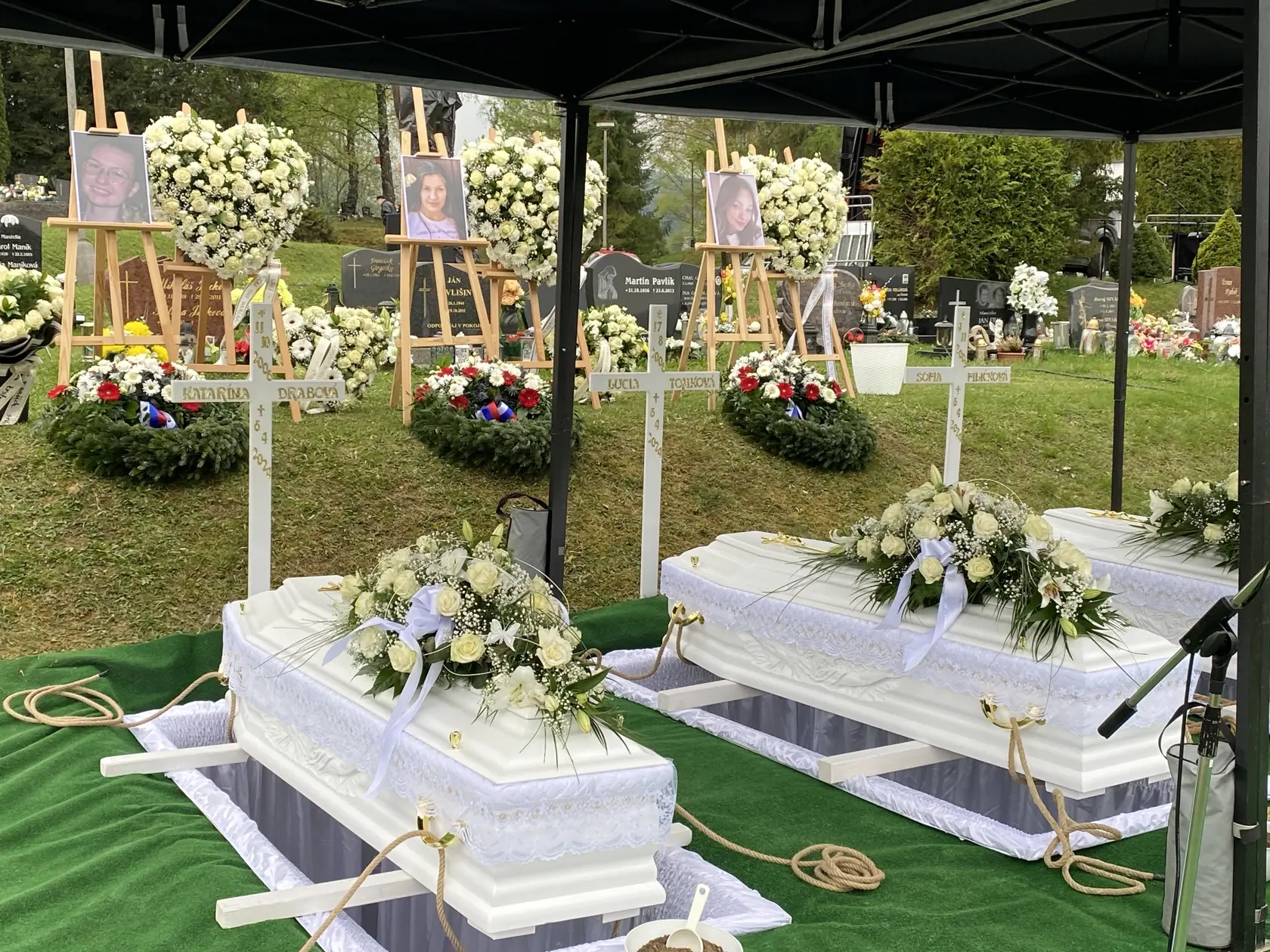 Pohreb troch obetí tragickej havárie pri Spišskej Kapitule v sobotu 6. 4. 2024.