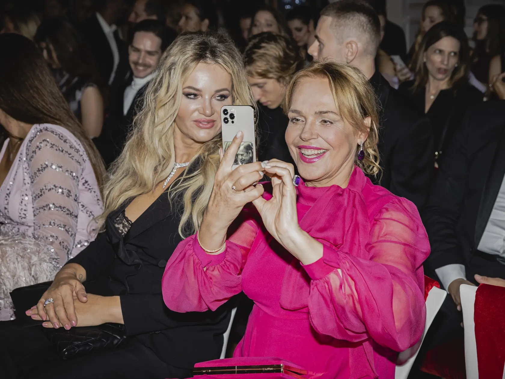 Na snímke Dagmar Havlová a Monika Babišová počas svetového finále Schwarzkopf Elite Model Look 2022 v Španielskej sále Pražského hradu.