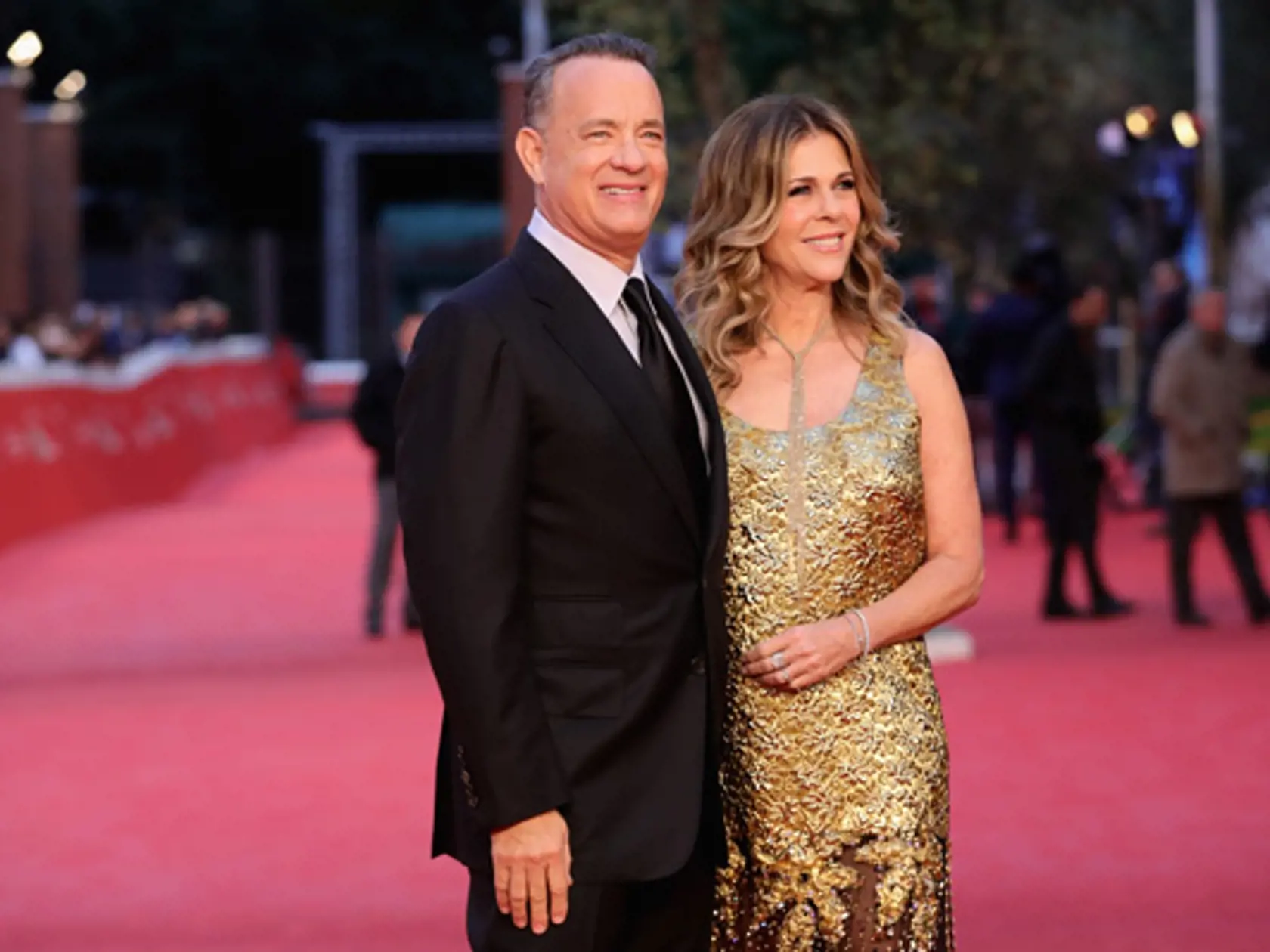 ROME, ITALY - OCTOBER 13:  Tom Hanks and Rita Wilson walk a red carpet on October 13, 2016 in Rome, Italy.  (Photo by Vittorio Zunino Celotto/Getty Images)