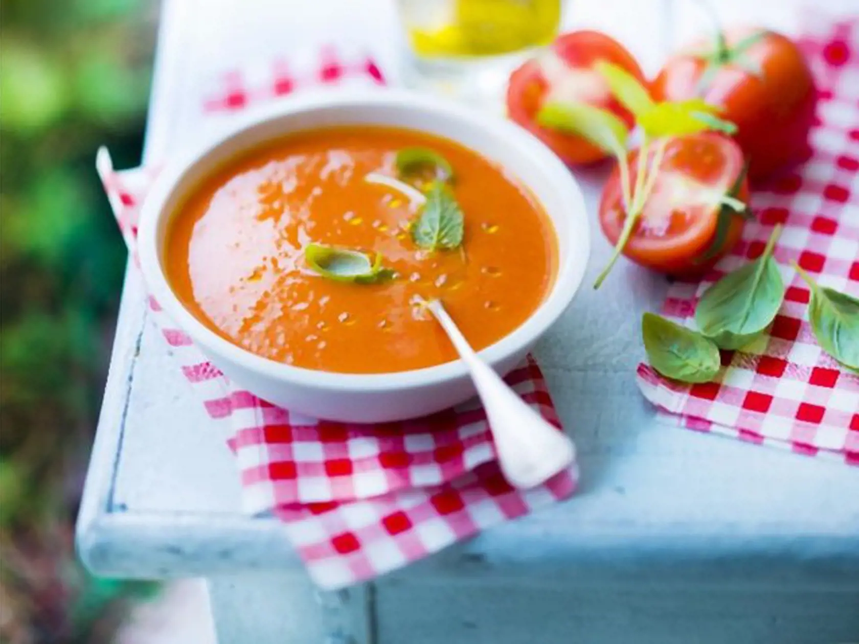 Gazpacho je typická studený polievka na leto.
