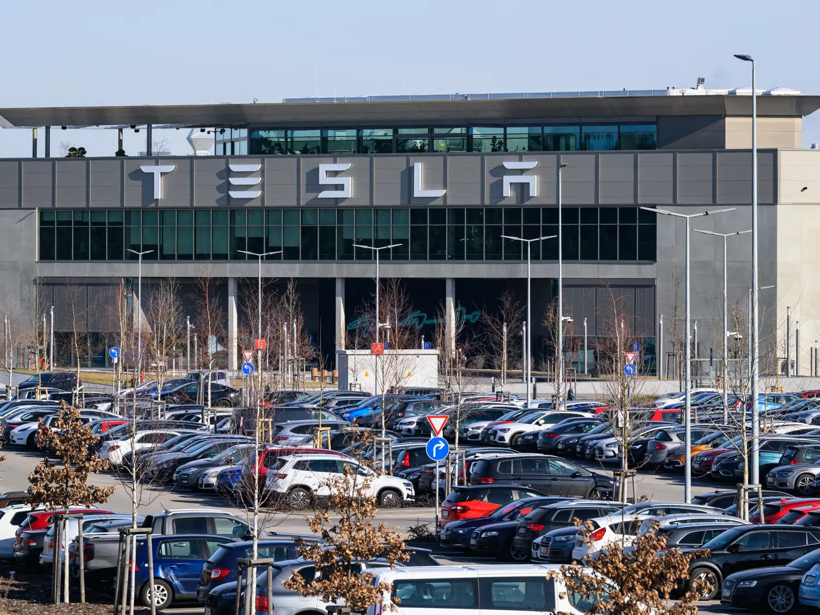 Továreň amerického výrobcu elektromobilov Tesla 5. marca 2025 v nemeckom Grünheide.