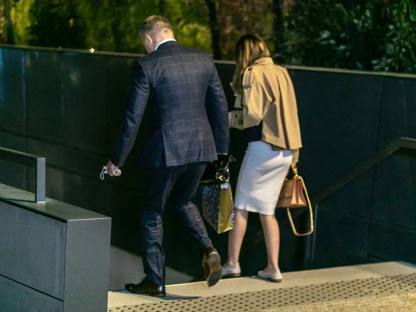 Na snímke predseda politickej srany SMER - SD Robert Fico a Katarína Szalayová ako spoločne večerajú a následne odchádzajú z reštaurácie. 