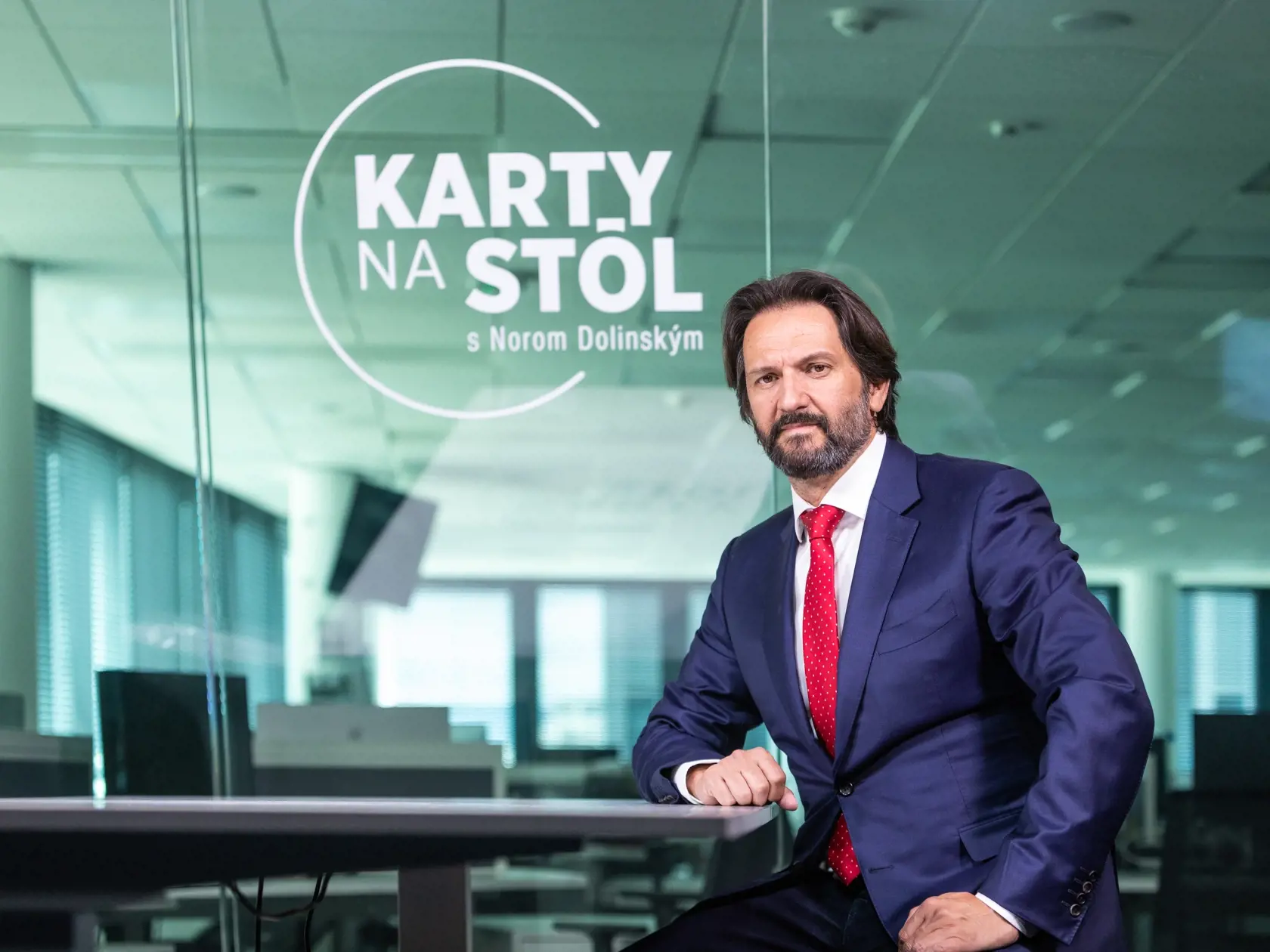 Robert Kaliňák - bývalý slovenský politik, poslanec NR SR, podpredseda strany SMER – sociálna demokracia, bývalý podnikateľ, podpredseda vlády a minister vnútra.