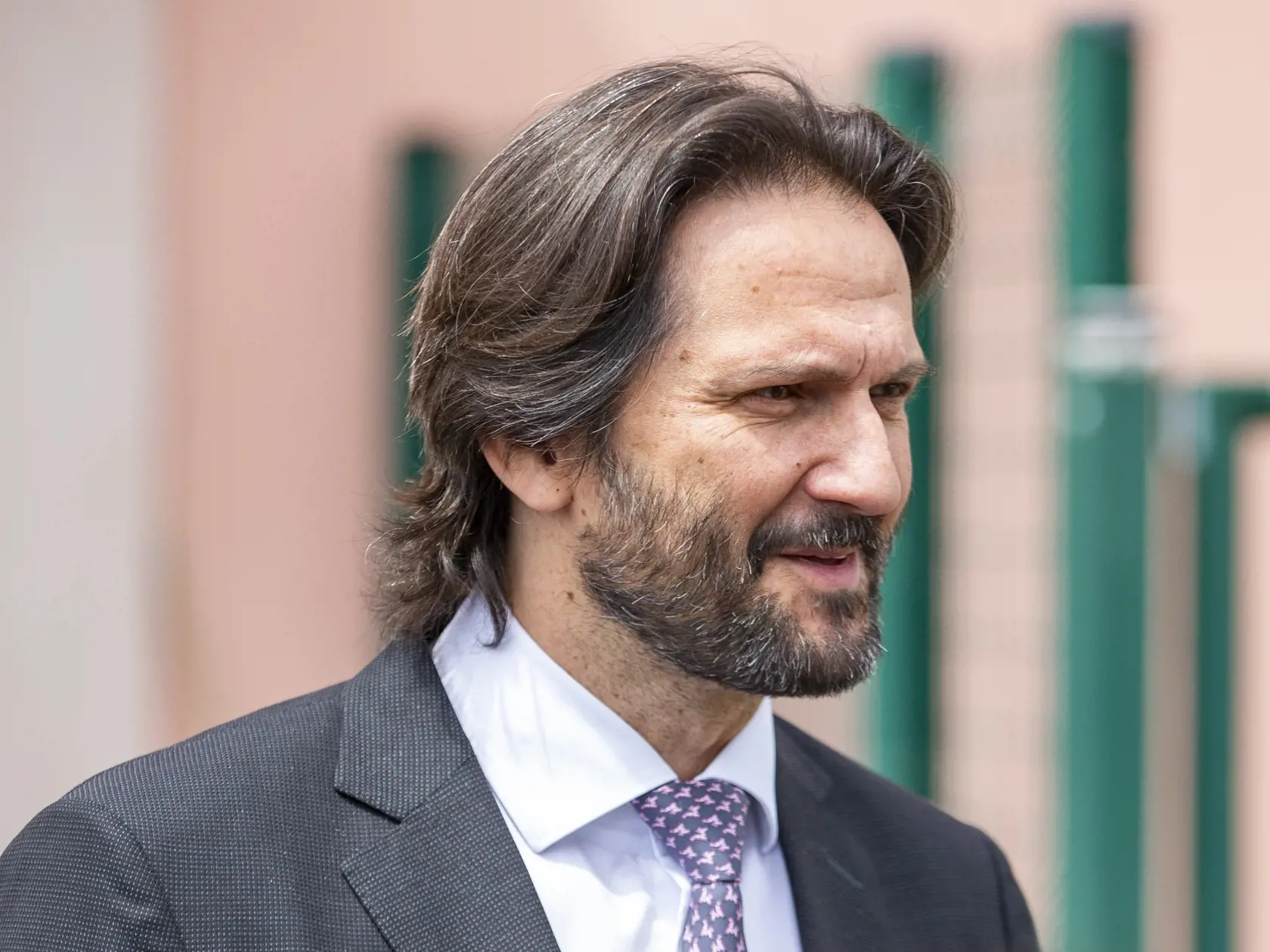 Na otázku, či rátal s tým, že prijatie Szalayovej vyvolá záujem médií, ktoré ho budú kvôli tomu atakovať reagoval Robert Kaliňák slovami: „Nie sme atakovaný...Ja som rád...Ona je veľmi kvalitný právnik, ešte k tomu má špecializáciu trestné právo, to čo my robíme. Nie je veľa mladých absolventov právnickej fakulty, ktorí sa chcú venovať trestnému právu, lebo ich láka obchodné právo a pod.“