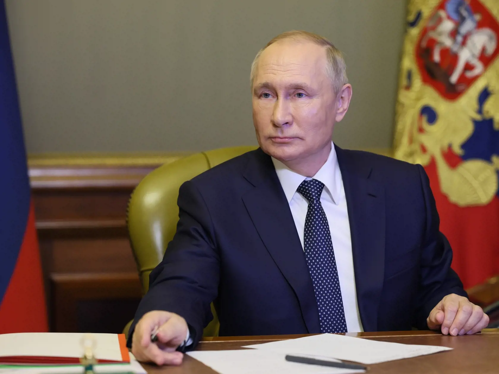 Ruský prezident Vladimir Putin sa zúčastňuje prostredníctvom videokonferencie na stretnutí s novozvolenými šéfmi regiónov v Petrohrade v pondelok 10. októbra 2022.