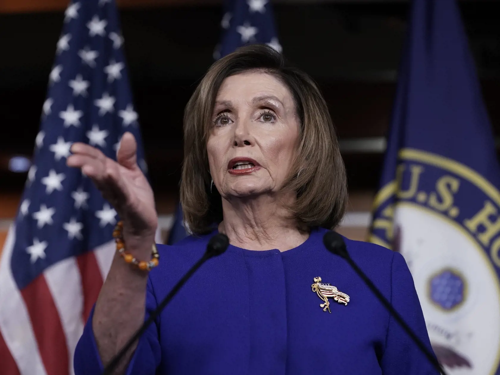 Predsedníčka americkej Snemovne reprezentantov Nancy Pelosiová počas brífingu po eskalácii napätia medzi USA a Iránom v americkom Kongrese vo Washingtone 9. januára 2020. Snemovňa reprezentantov Spojených štátov bude vo štvrtok hlasovať o rezolúcii, ktorej cieľom je obmedziť vojenské opatrenia prezidenta Donalda Trumpa týkajúce sa Iránu po tom, ako Trump nariadil zabitie iránskeho generála Kásema Solejmáního.