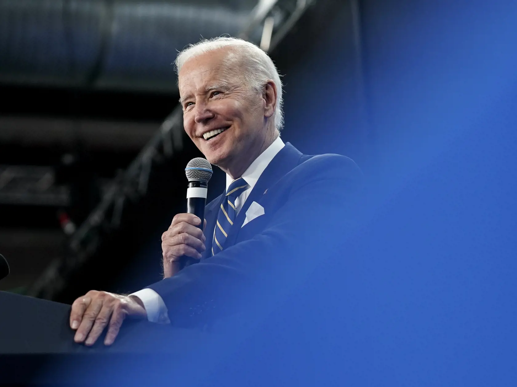 Americký prezident Joe Biden sa prihovára počas tlačovej konferencie na záver summitu NATO v Madride 30. júna 2022.