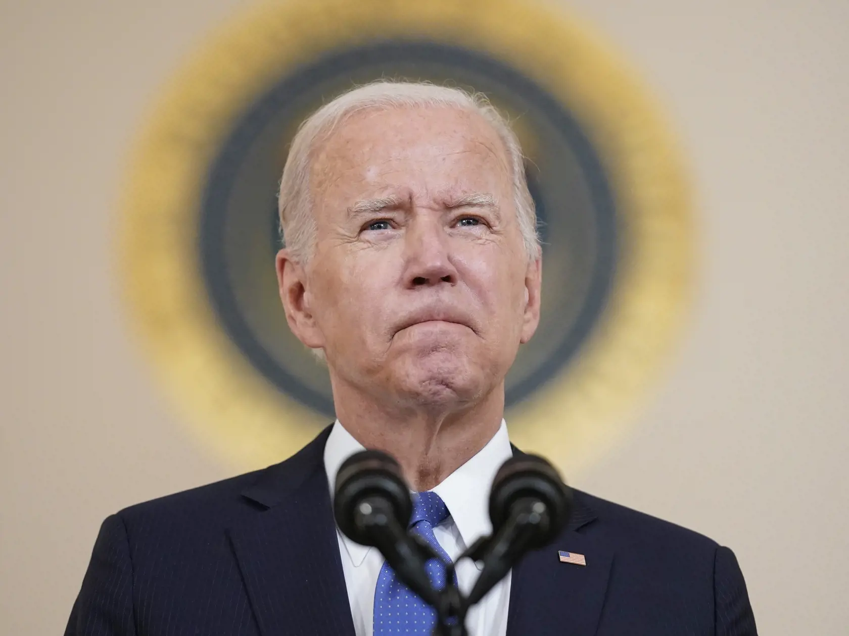 Americký prezident Joe Biden sa prihovára po rozhodnutí Najvyššieho súdu USA zrušiť federálne právo na interrupciu v Bielom dome vo Washingtone 24. júna 2022. Biden uviedol, že rozhodnutie vracia Spojené štáty o 150 rokov do minulosti.
