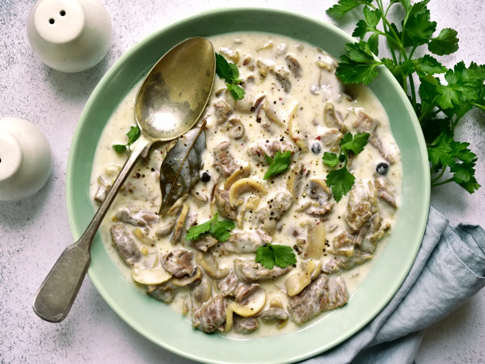 Stroganov s hríbami nezaťaží žalúdok.