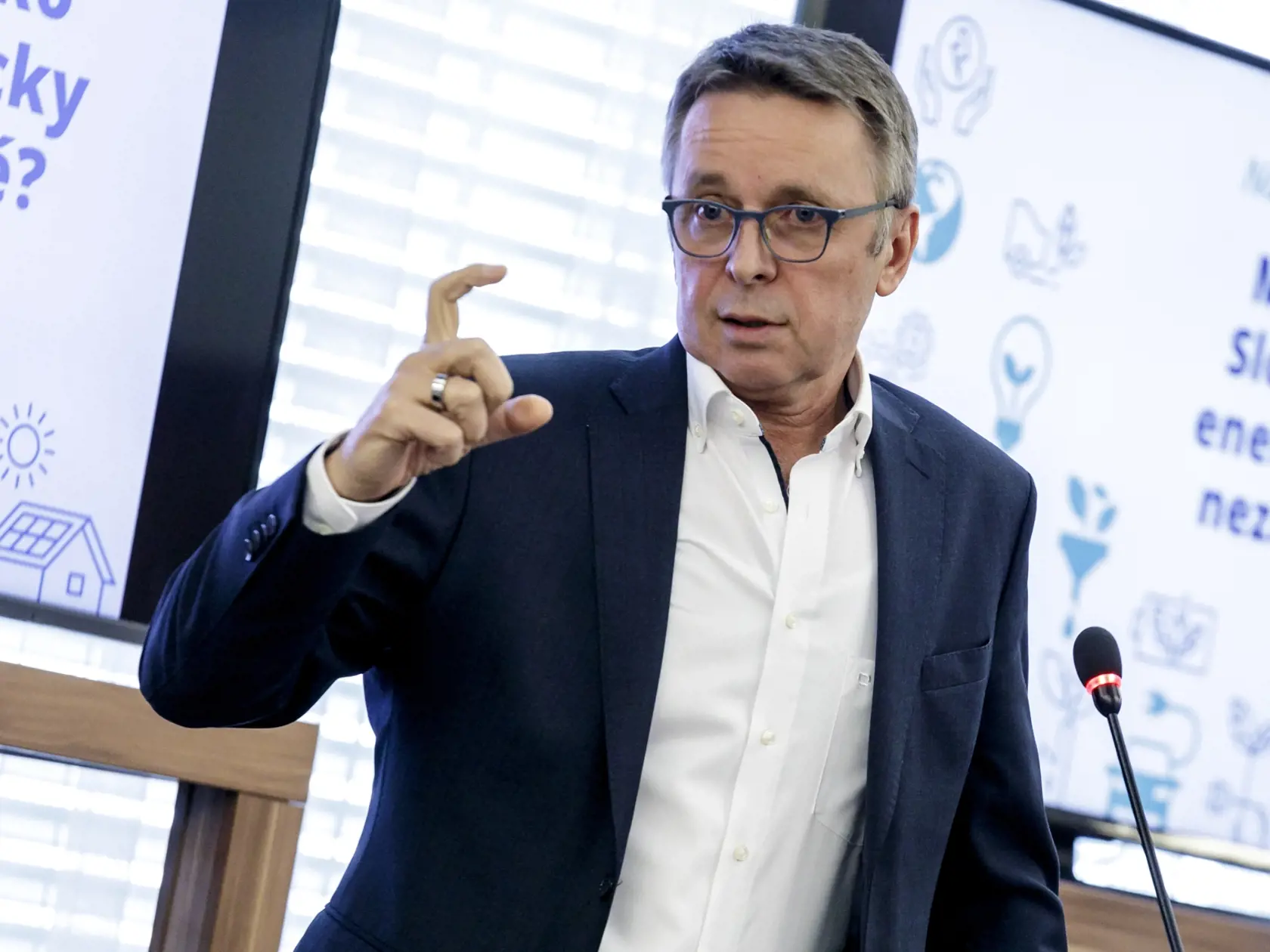 Ivan Mikloš nám odkázal, že k téme už dal svoje stanovisko a nič nové k tomu nemá čo povedať.