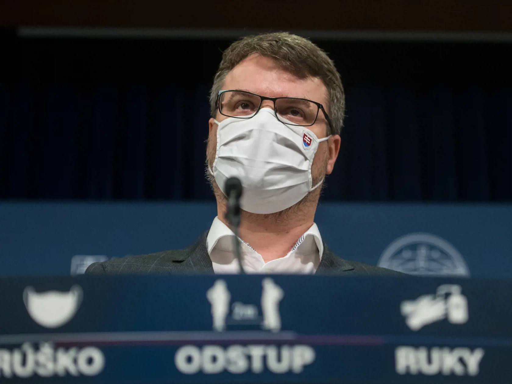 Na snímke podpredseda vlády SR Štefan Holý počas tlačovej konferencie po skončení 60. rokovania vlády SR 16. decembra 2020 v Bratislave. Od 19. decembra bude na Slovensku zákaz vychádzania. Od tohto dňa sa začne na Slovensku aj tzv. lockdown. FOTO TASR -  Martin Baumann