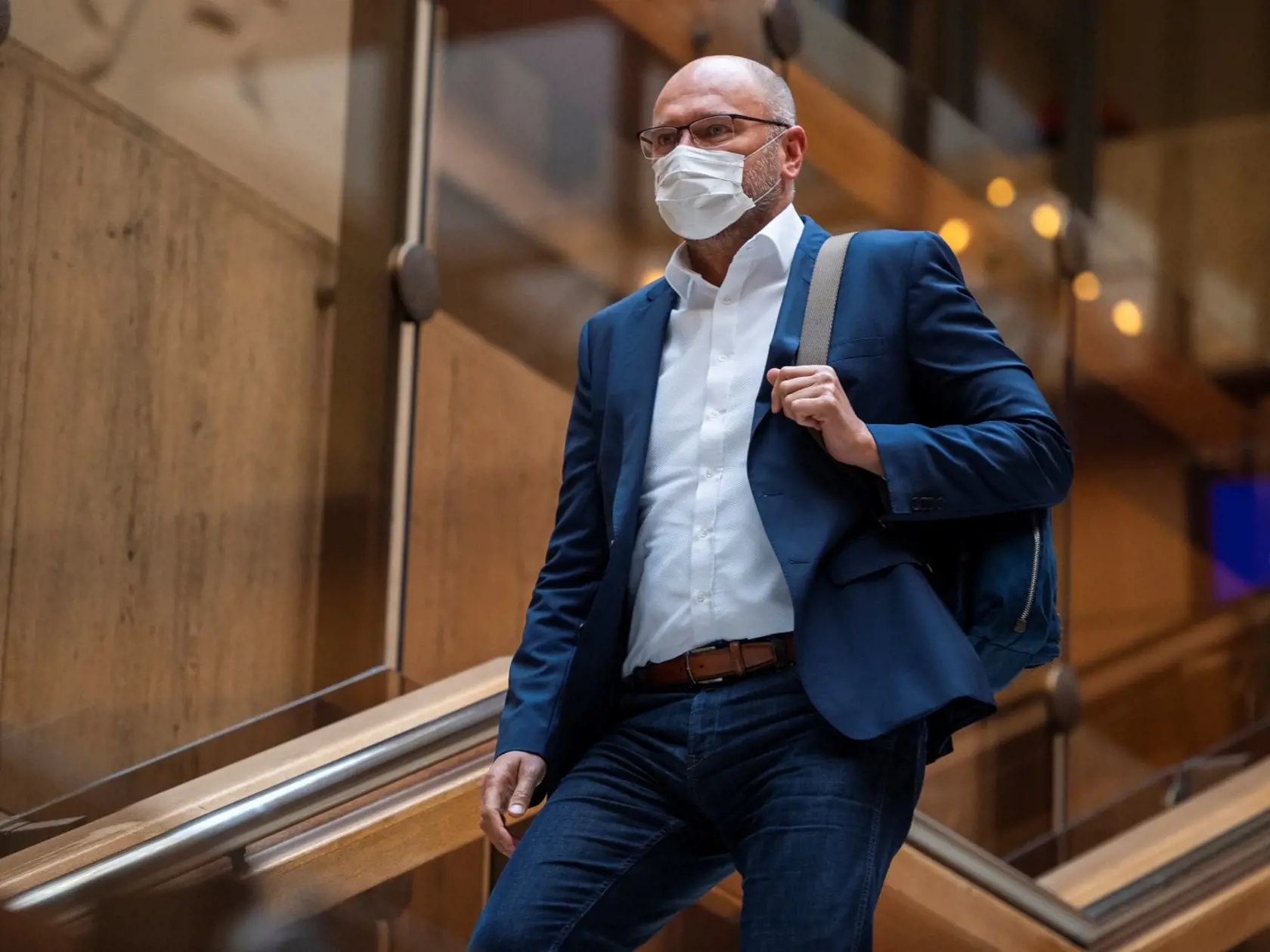 Minister hospodárstva Richard Sulík sa ponúkol, že prevezme rezort zdravotníctva. Igor Matovič reagoval kritikou.