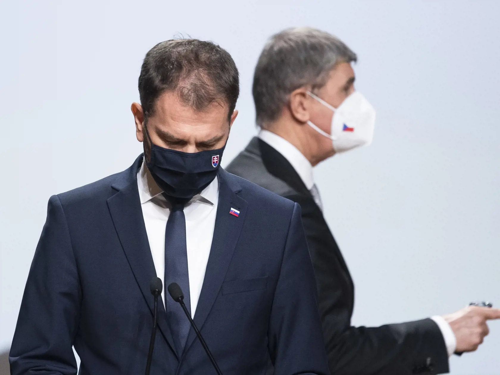 Minister hospodárstva Richard Sulík sa ponúkol, že prevezme rezort zdravotníctva. Igor Matovič reagoval kritikou.