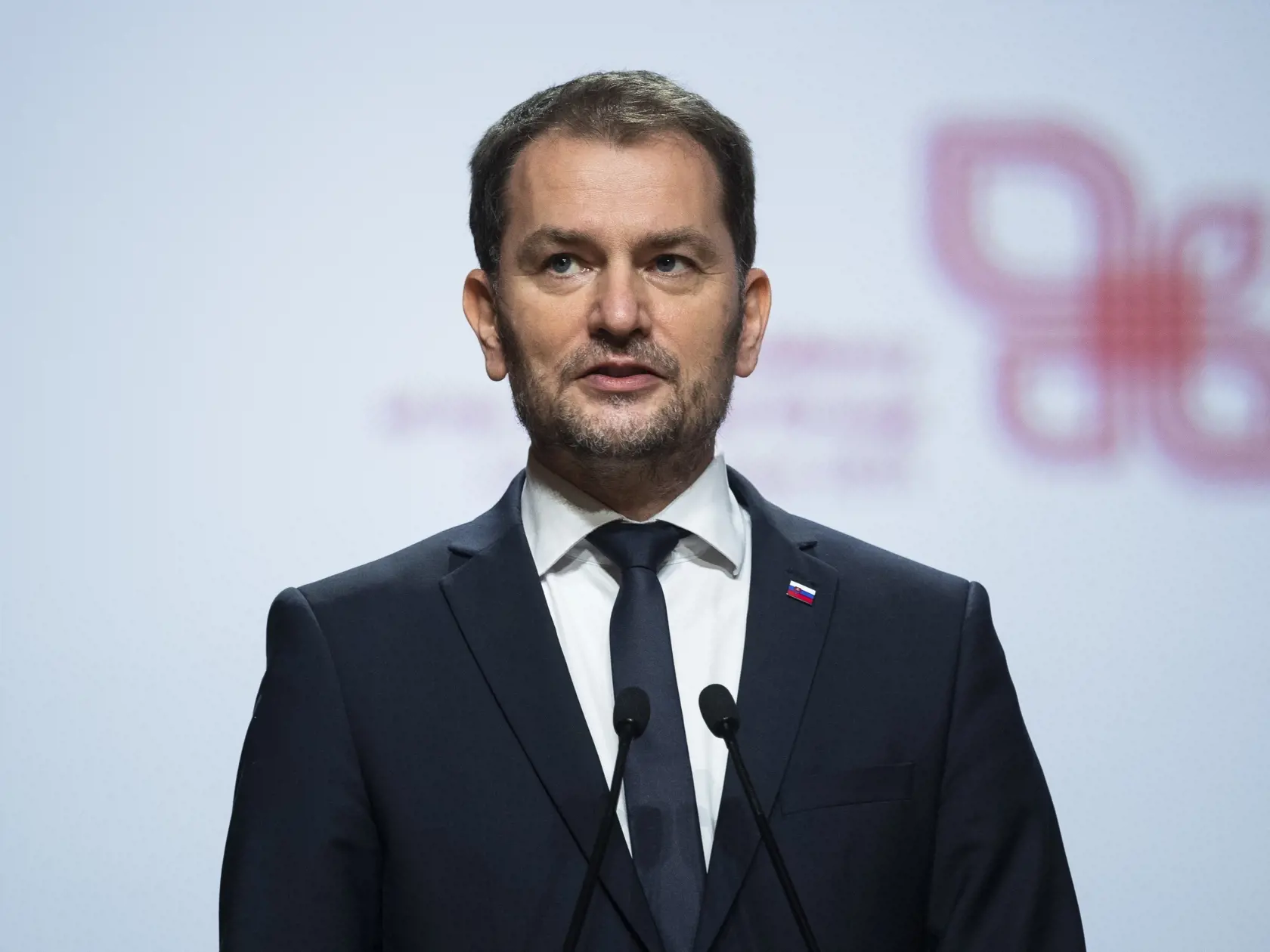Minister hospodárstva Richard Sulík sa ponúkol, že prevezme rezort zdravotníctva. Igor Matovič reagoval kritikou.