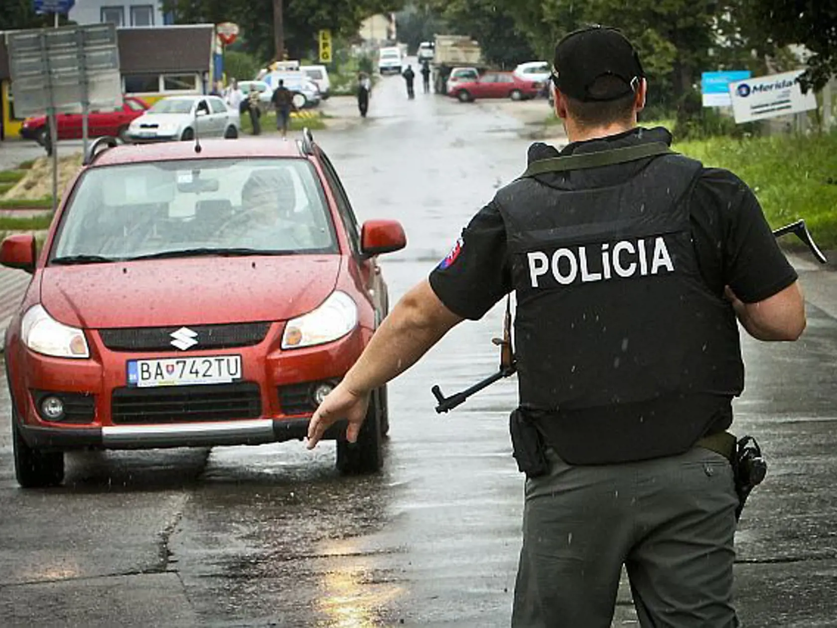 V čase prepadu boli na mieste dve pracovníčky banky a jedna klientka.