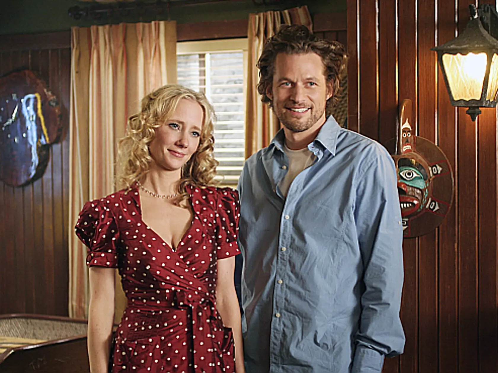 Muži na stromoch: Anne Heche predstaviteľka hlavnej hrdinky Marin Fristovej a James Tupper ako Jask Slattery.
