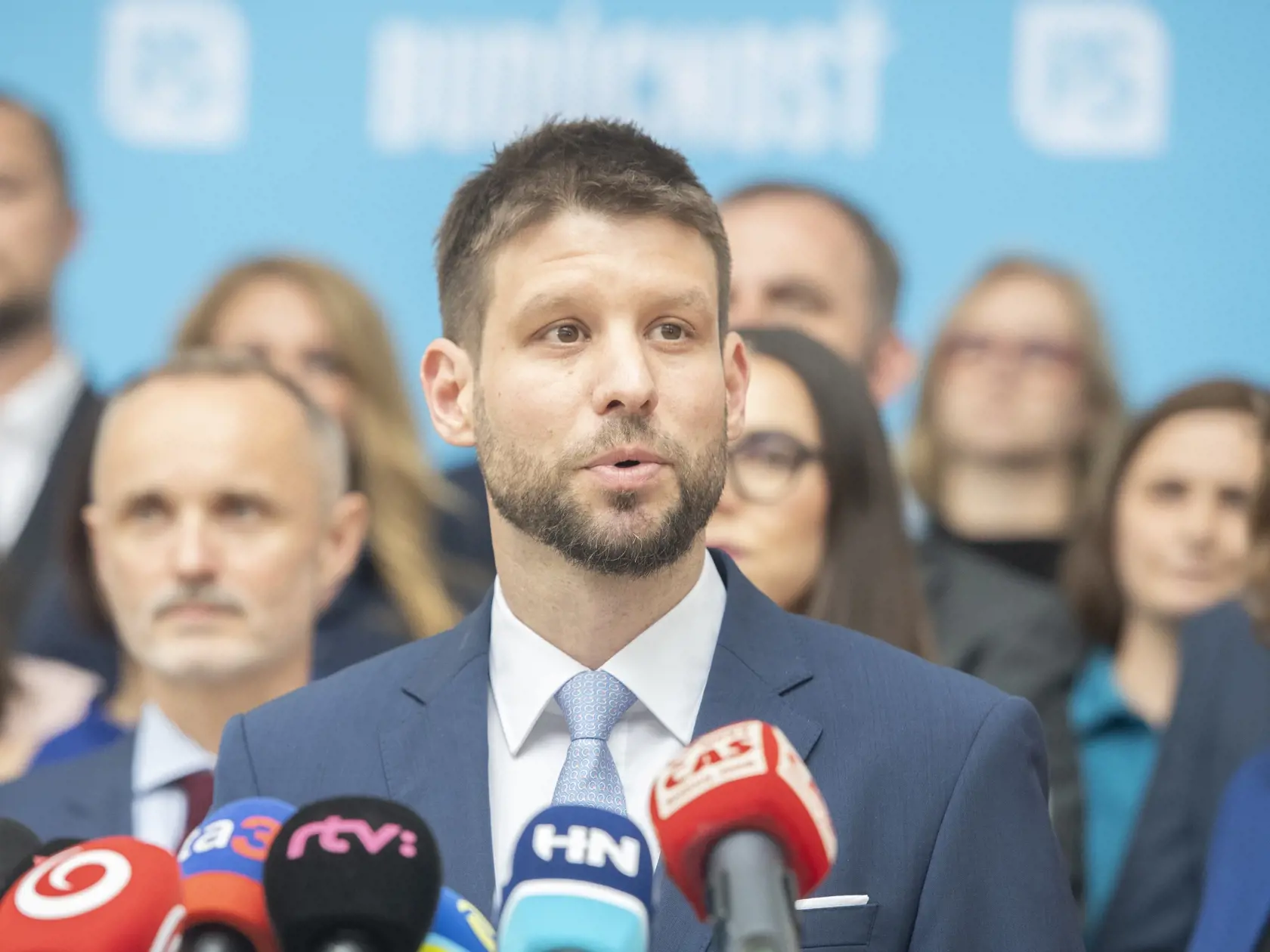 Aj Progresívne Slovensko to môže mať tesne pred voľbami nahnuté, hoci momentálne to podľa prieskumov tak nevyzerá.