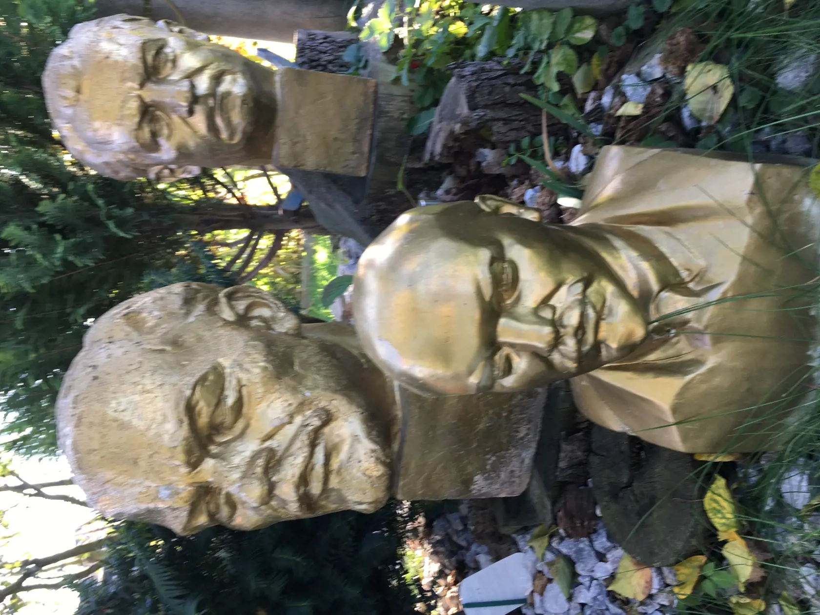 Busty v skalke - Lenin a Gottwald.