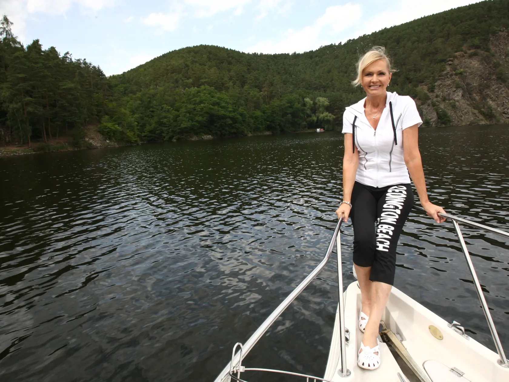 Helena Vondrackova s manzelom na hausbote, vltavske kaskady.