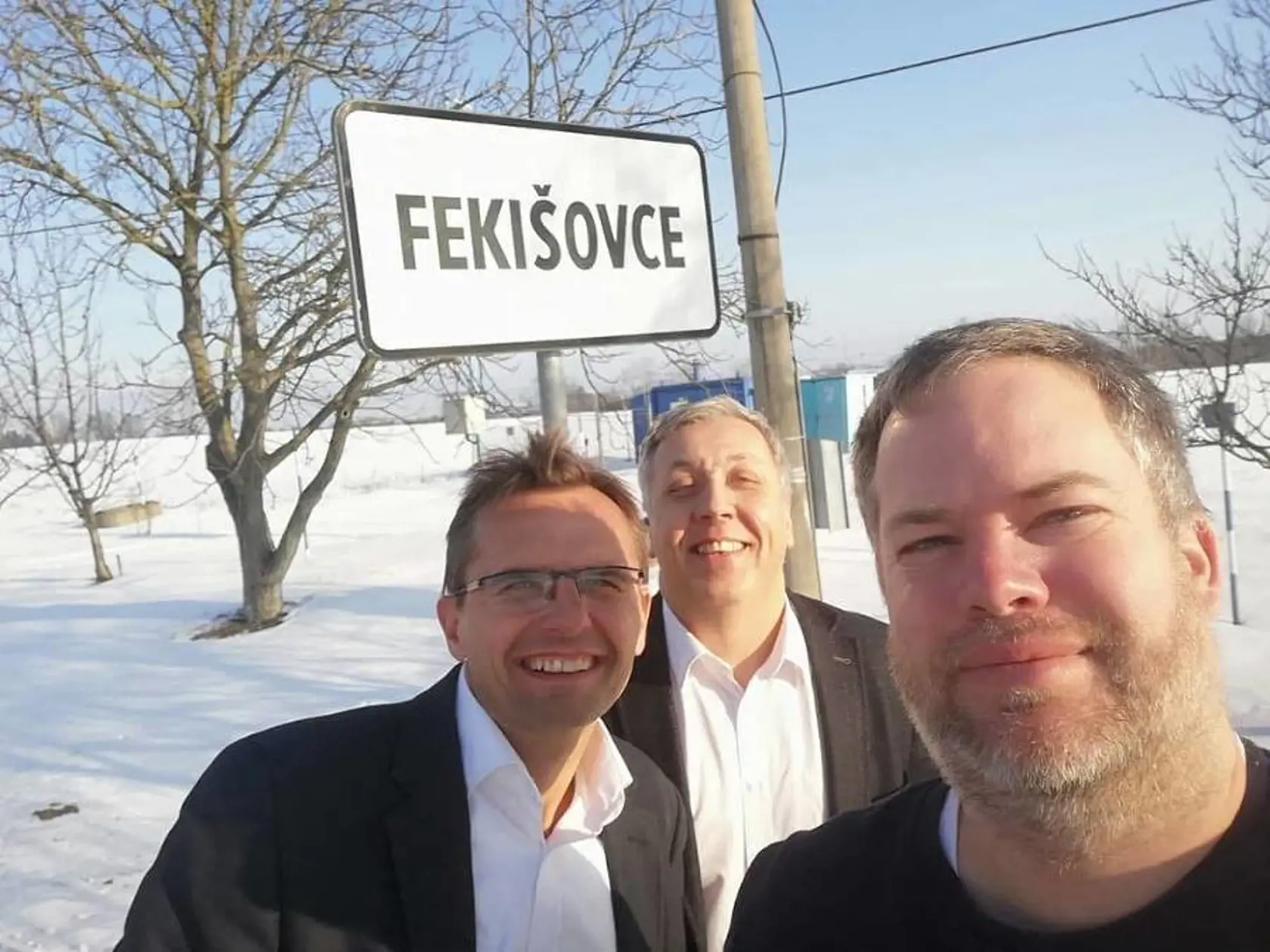 Vtipkári nezaháľali.