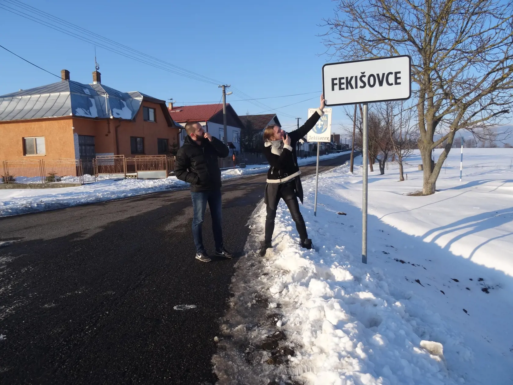 Vtipkári nezaháľali.