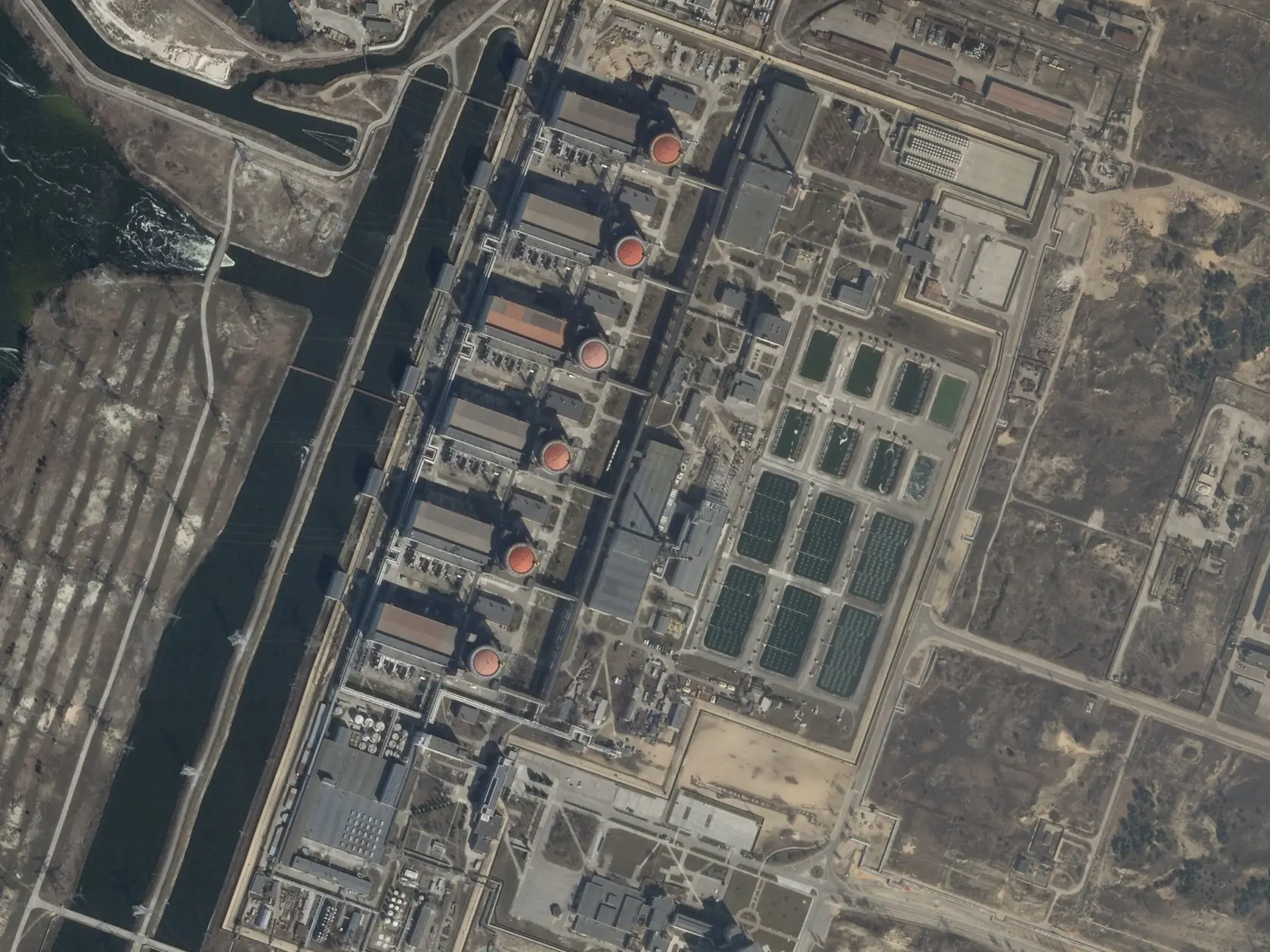 KK24 Enerhodar - Na satelitnej snímke areál Záporožskej jadrovej elektrárne v ukrajinskom meste Enerhodar v utorok 15. marca 2022. FOTO TASR/AP
In this satellite picture provided by Planet Labs PBC, the Zaporizhzhia nuclear power plant is seen in Enerhodar, Ukraine, Tuesday, March 15, 2022. Russian forces has engaged in a firefight to seize the facility. Zaporizhzhia is Europeâ€™s largest nuclear power plant and the fighting raised fears about safety there.  (Planet Labs PBC via AP)