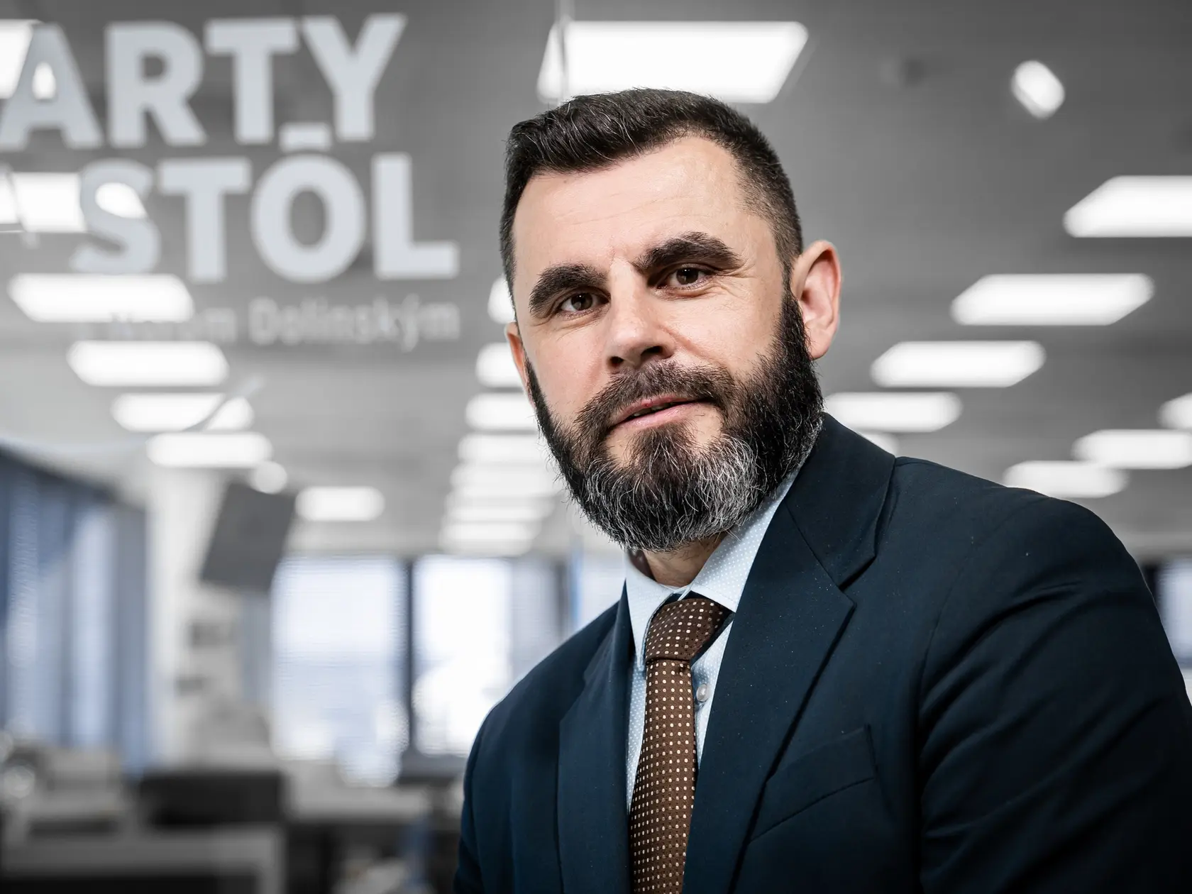 Diskusná relácia "Karty na stôl", ktorej hosťom bol Ján Mažgút.