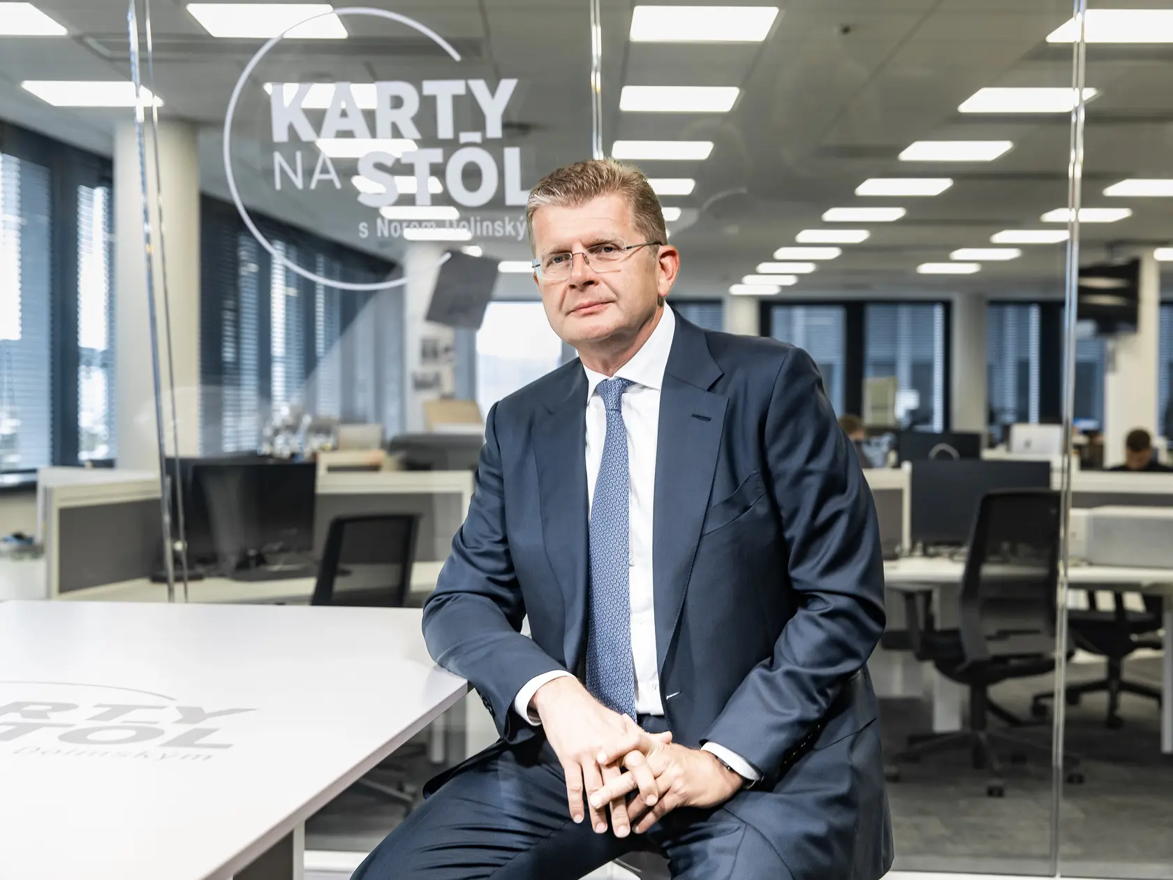 Diskusná relácia “Karty na stôl” ktorej hosťom bol Peter Žiga (Hlas-SD).