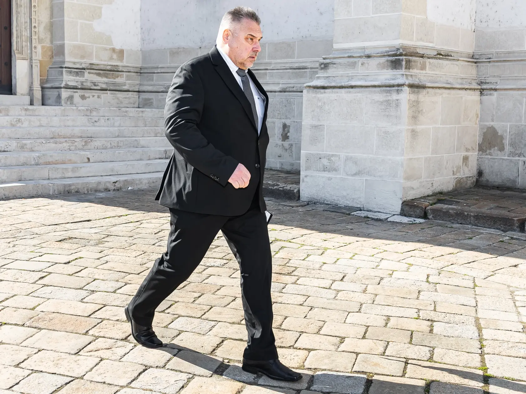 Posledná rozlúčka s hercom Štefanom Kvietikom za účasti rodiny aj verejnosti v Katedrále sv. Martina v Bratislave. Na snímke Marek Ťapák.