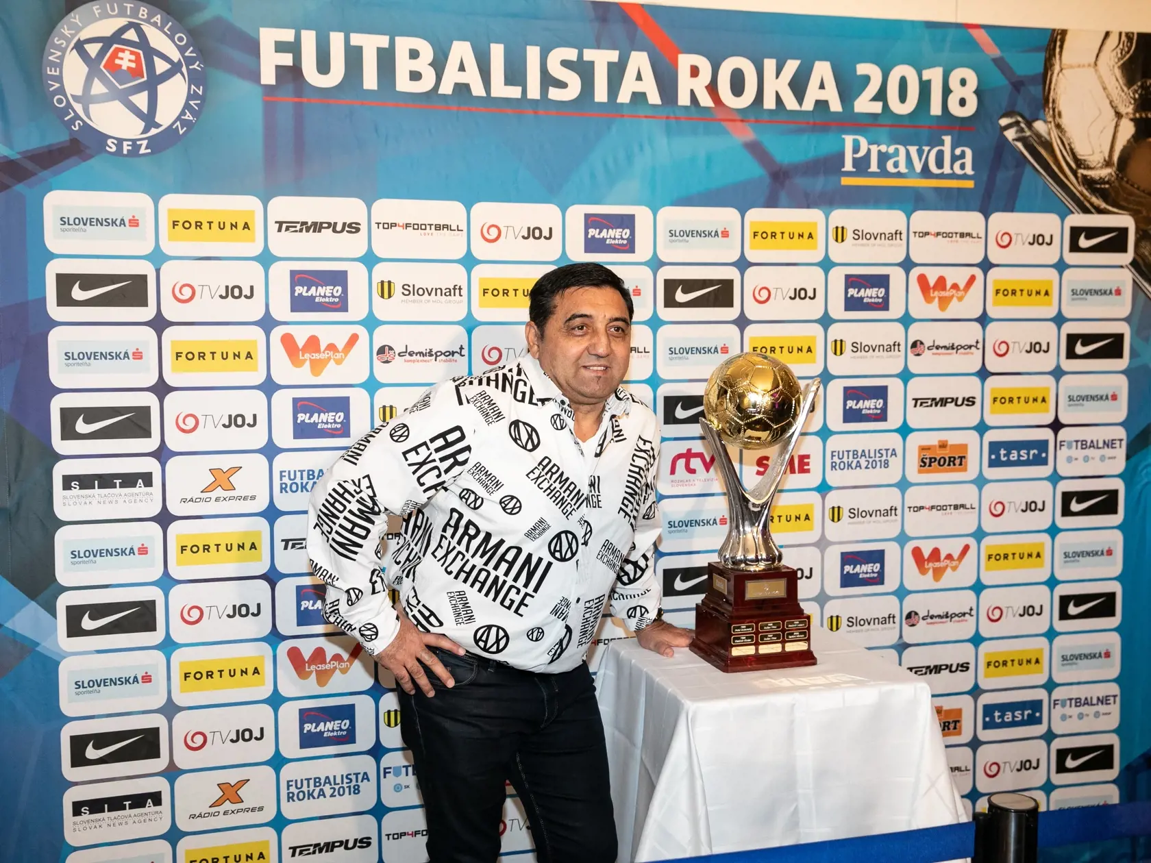 Na Futbalistovi roka 2018 sa ukázal aj Igor Kmeťo, ktorý zápozoval aj pri trofeji pri najlepšieho.