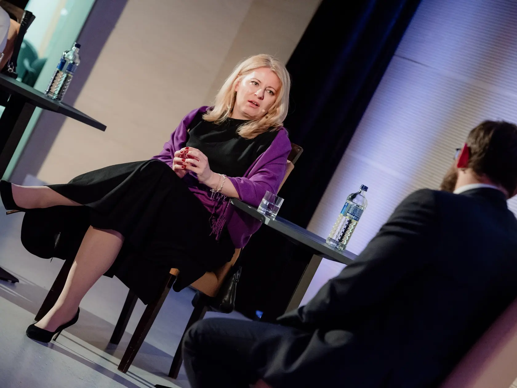 Tentokrát si to Zuzana Čaputová namierila na Univerzitu sv. Cyrila a Metoda v Trnave, kde sa spolu s Magdou Vášáryovou zúčastnila diskusie na tému "Ženy patria do politiky". Diskusiu zorganizovala Študentská rada UCM, moderoval ju politológ Jozef Lenč.