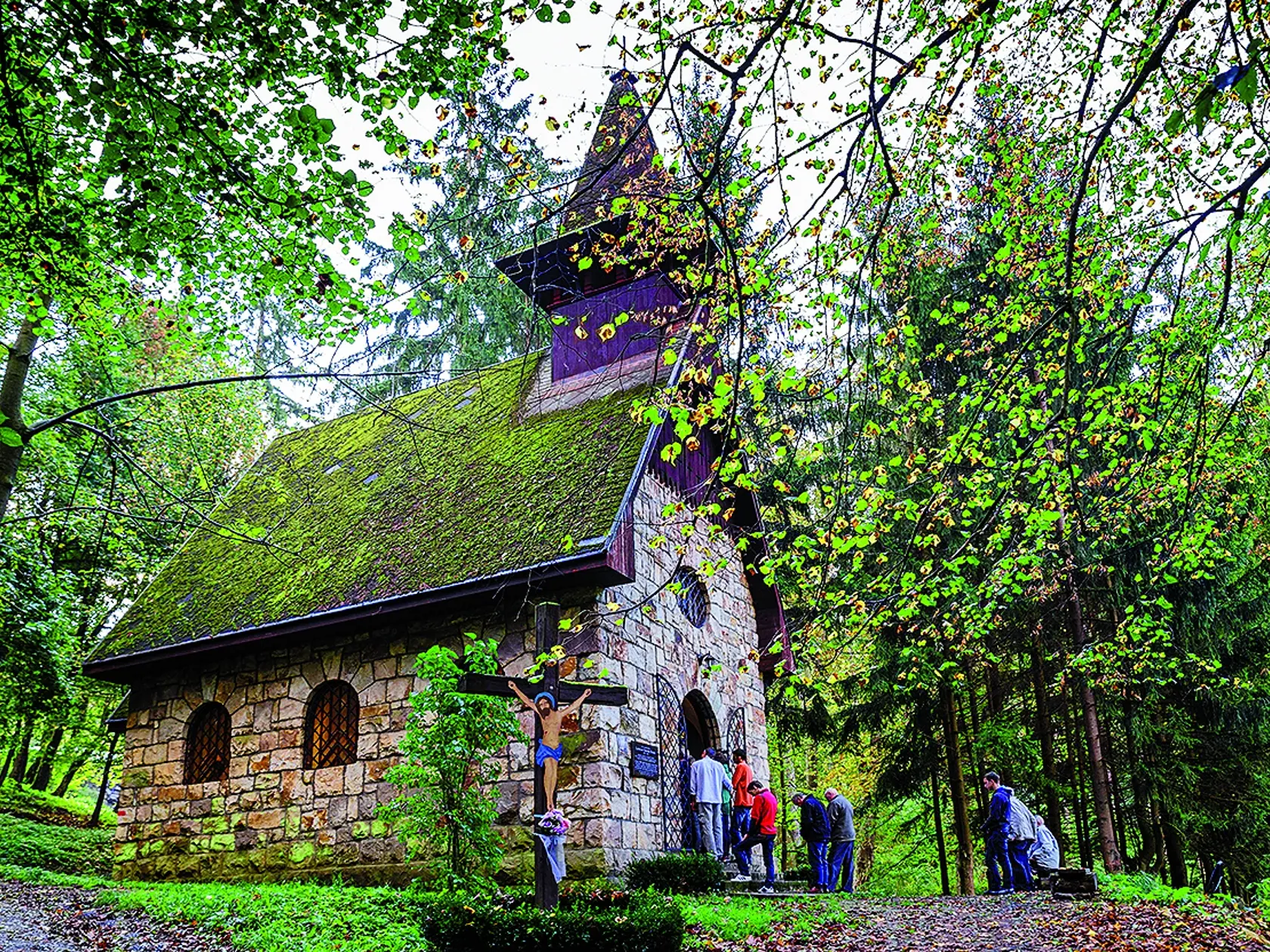 Obec Vyhne: Nájdete ju v Banskobystrickom kraji a ponúka veľa možností na kvalitný relax. Na svoje si prídu vyznávači turistiky, histórie aj kúpania. Tak hor’ sa za oddychom do prírody! 
