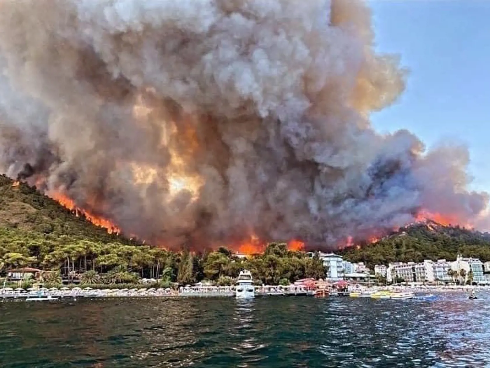 Desivá situácia v Turecku. Postihnutá je aj oblasť Hatay, ktorú vo februári ničilo zemetrasenie.