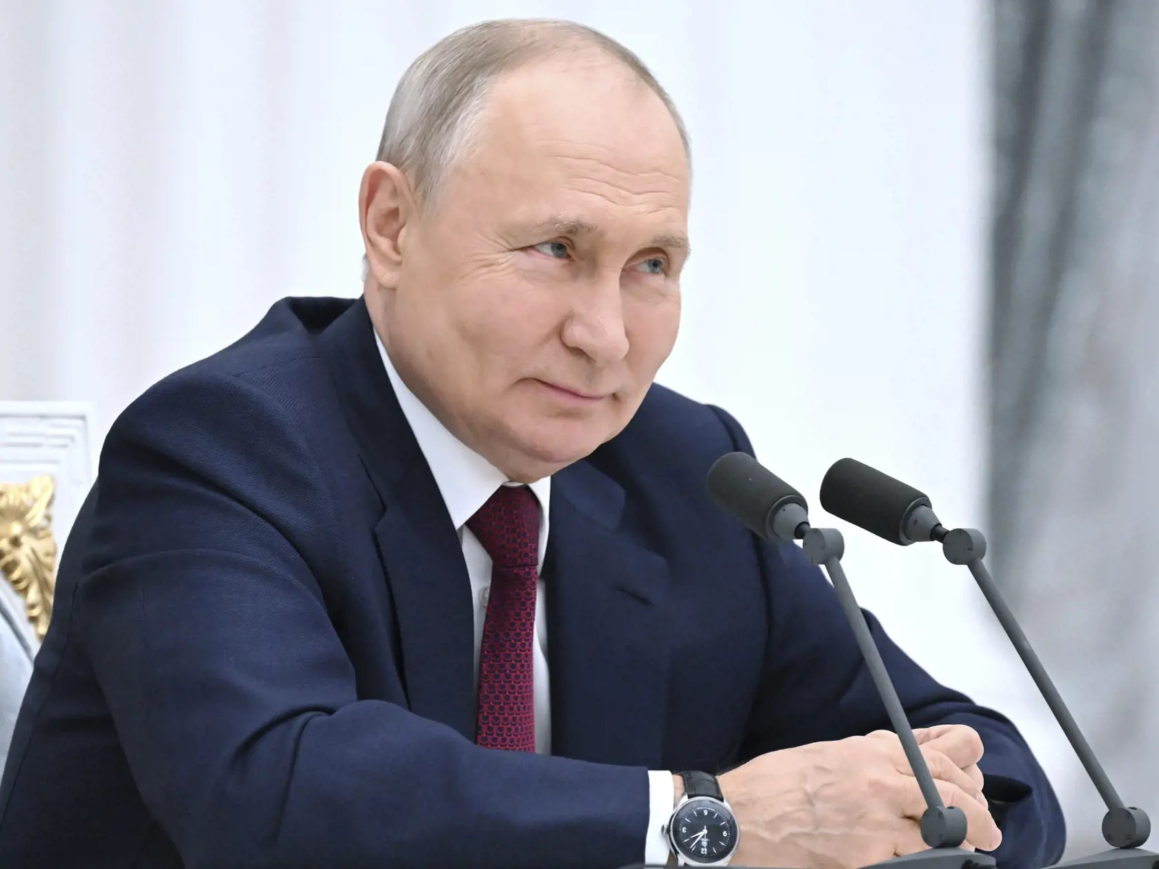 Na snímke ruský prezident Vladimir Putin počas zasadnutia Rady hláv štátov Šanghajskej organizácie pre spoluprácu (SCO) prostredníctvom videokonferencie v Kremli v Moskve v utorok 4. júla 2023. Rusko bude pokračovať v boji proti sankciám, ktoré na neho uvalili západné krajiny pre jeho "špeciálnu vojenskú operáciu" na Ukrajine. Povedal Vladimir Putin. "Rusko sebavedome odoláva a bude odolávať vonkajšiemu tlaku, sankciám a provokáciám," povedal šéf Kremľa v prejave. FOTO TASR/AP
R