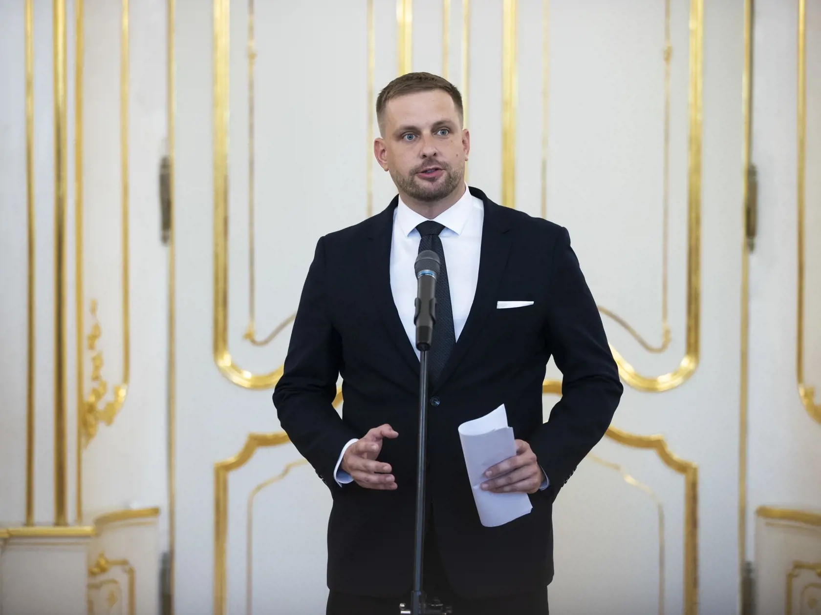 Prezident SR Peter Pellegrini prijal demisiu Zuzany Dolinkovej a vymenoval nového ministra zdravotníctva Kamila Šaška. Na snímke je Kamil Šaško.