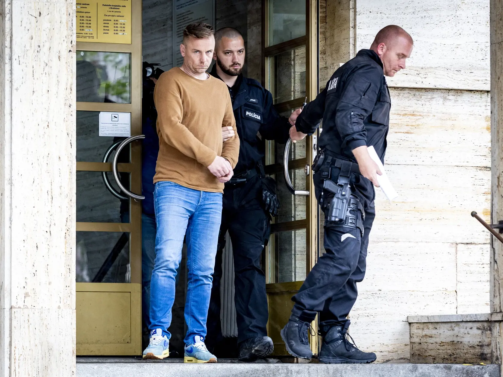 Rozhodovanie o väzbe pre Gerrita Jana Kramera.