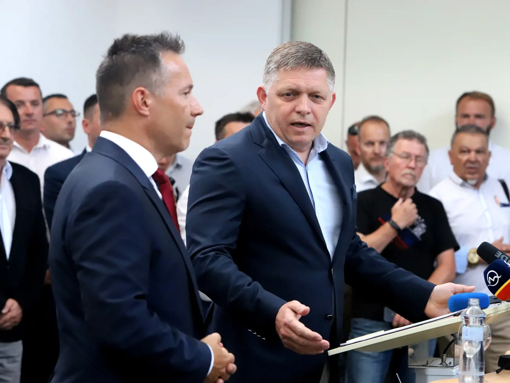 Tlačová konferencia Adriána Polónyho, ktorý ohlásil kandidatúru na predsedu Banskobystrického samosprávneho kraja (BBSK). Bude kandidovať ako nezávislý kandidát. Na tlačovej konferencii sa zúčastnil aj predseda opozičnej strany SMER-SD Robert Fico, ktorý oznámil, že jeho strana v komunálnych voľbách 2022 podporí na post predsedu BBSK nezávisleho kandidáta Adriána Polónyho. Na snímke kandidát na predsedu Banskobystrického samosprávneho kraja (BBSK) Adrián Polóny (vľavo) a predseda opozičnej stran