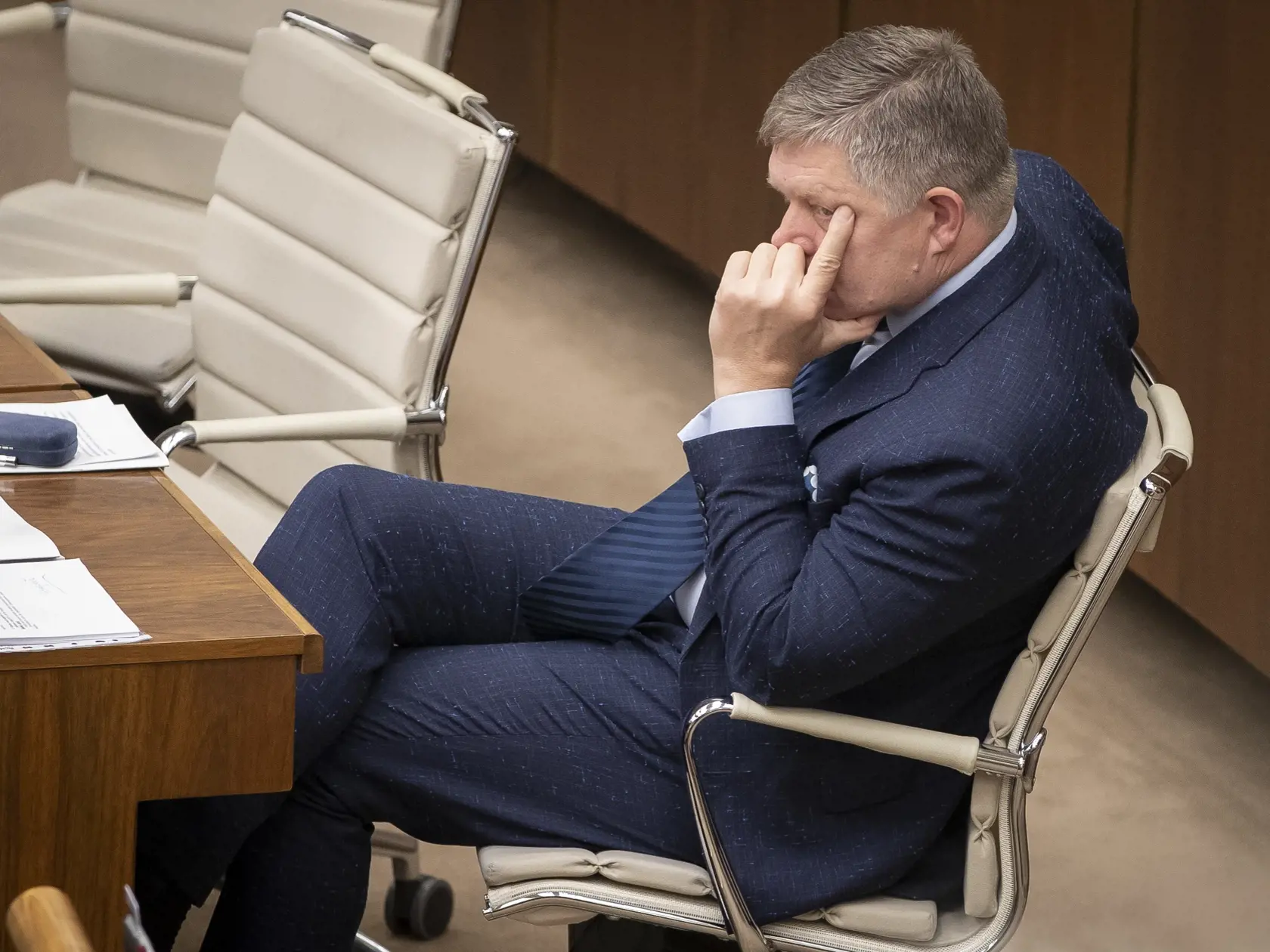 Robert Fico (Smer - SD) v Národnej rade Slovenskej republiky v čase rozhodovania o zbavení poslaneckého mandátu a vydaní na stíháni jeho osoby.
