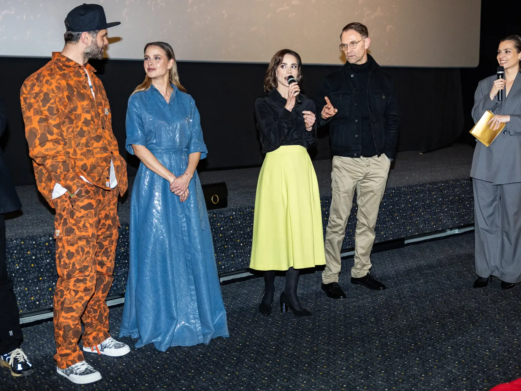 Premiéra seriálu “VINA” v Bratislave. Na snímke Nela Pocisková, Gabriela Marcinková, Ján Dobrík, Tomáš Maštalír a Lucia Hlaváčková.